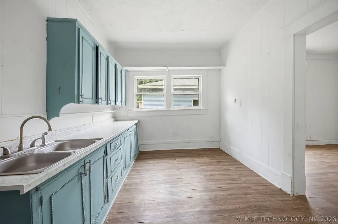 2 bed, 1215 sqft, $900 — Photo 2
