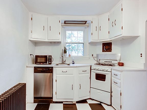 5th image of 304 Croydon Ave