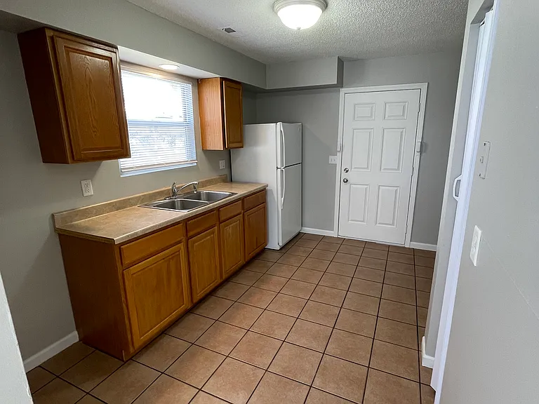 3818 Blondo St — Photo 3