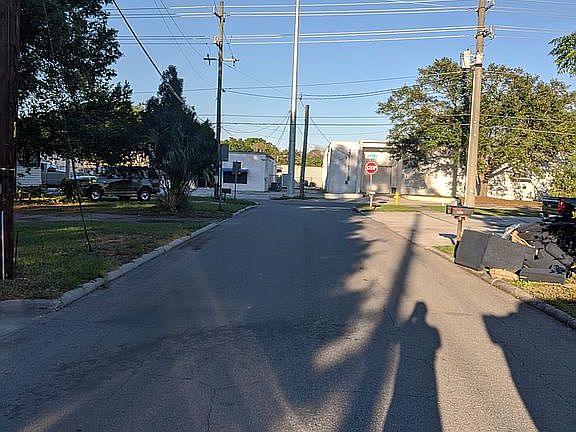3rd image of 1329 E Myrtle St