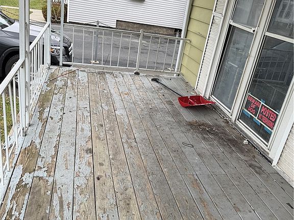 4th image of 130 Bank St