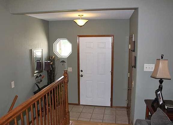 2nd image of 513 E Berry Ave