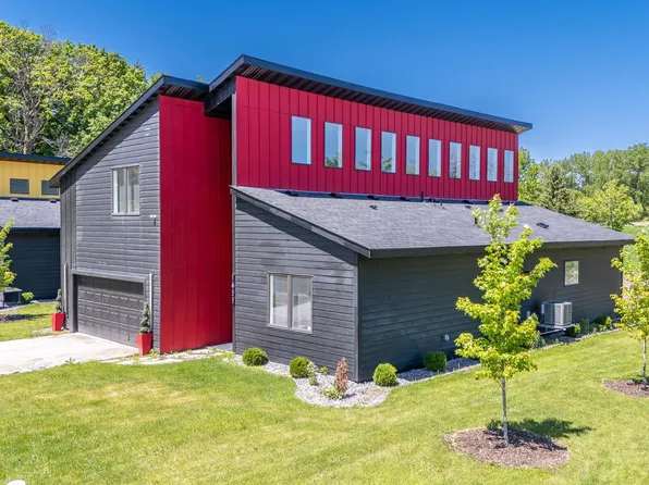 1021 Gardner St E, Wayzata, MN 55391