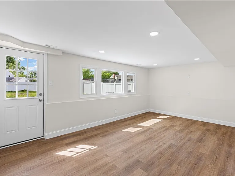 927 Edgemoor Rd — Photo 18