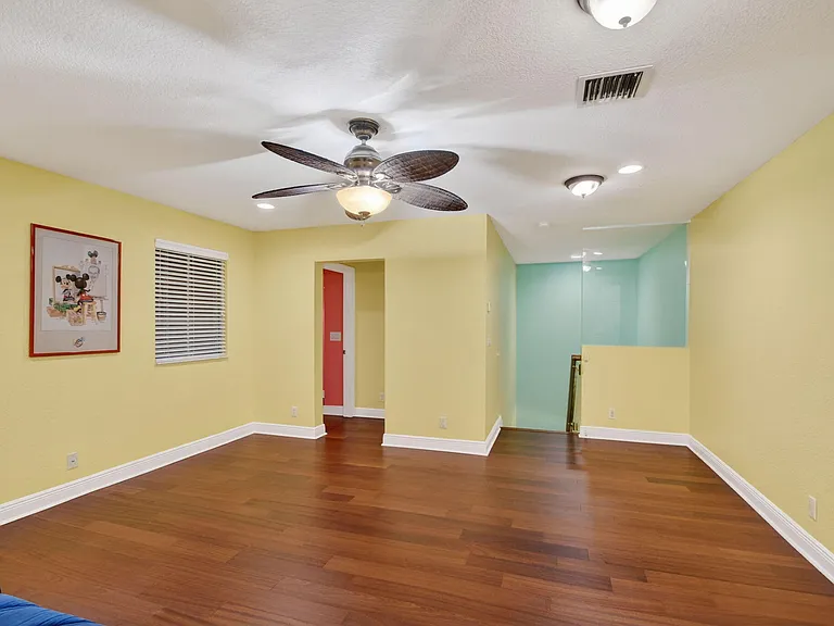 10247 Isle Wynd Ct — Photo 55