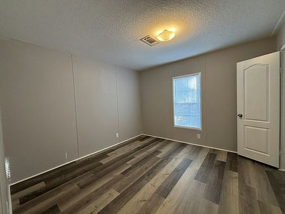 3rd image of 9319 Eden Dr #462