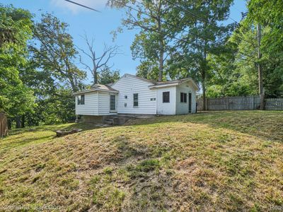 1396 Oregon Blvd, Waterford, MI, 48327