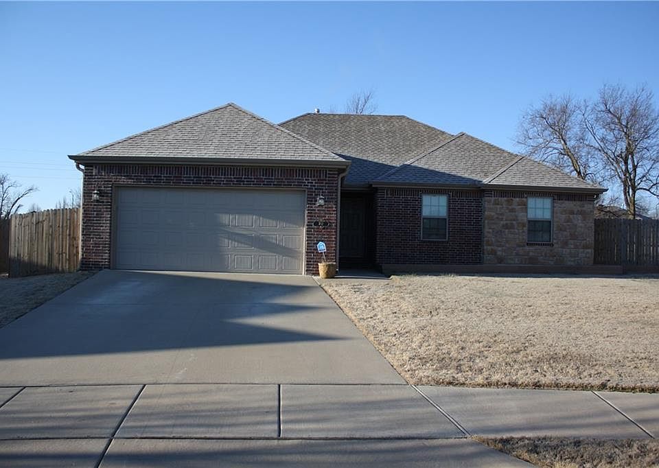 1st image of 702 E Cypress Ct