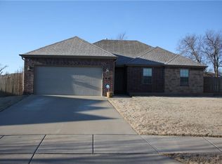 702 E Cypress Ct, Siloam Springs, AR 72761