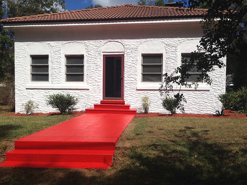 2nd image of 3161 Conyers St SE
