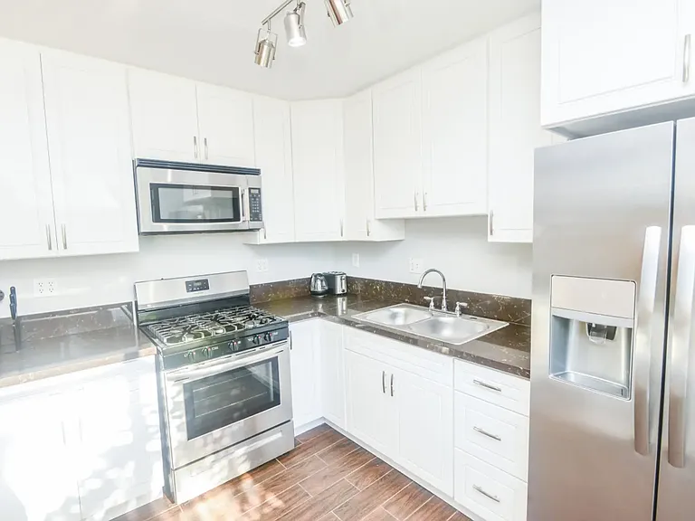 2042 S Corning St #D3 — Photo 13