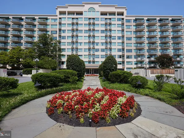 5450 Whitley Park Ter APT 308, Bethesda, MD 20814