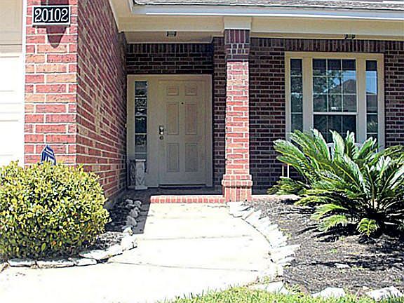 Nice curb appeal!