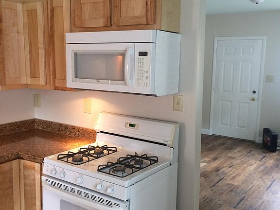 4th image of 2921 Grace Ave