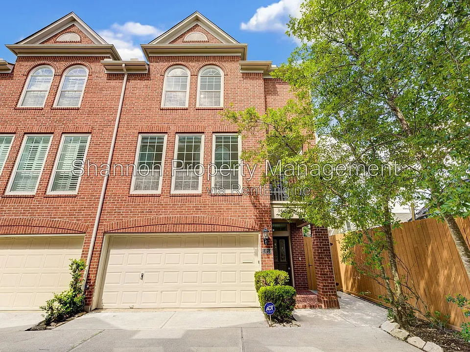 1413 Michigan St