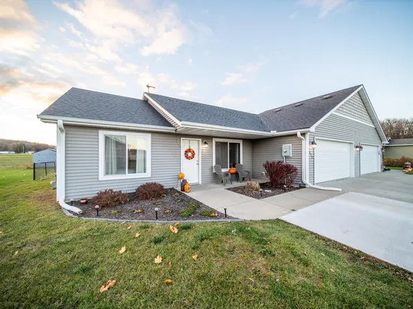 522 Trout Ave, Saint Charles, MN 55972