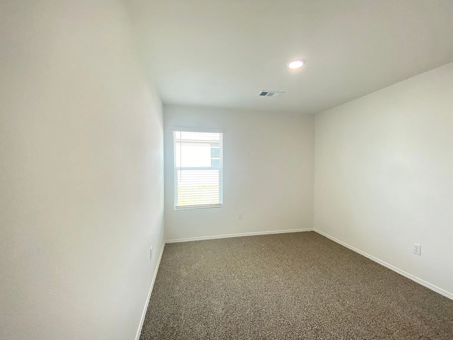 148 Preston — Photo 4