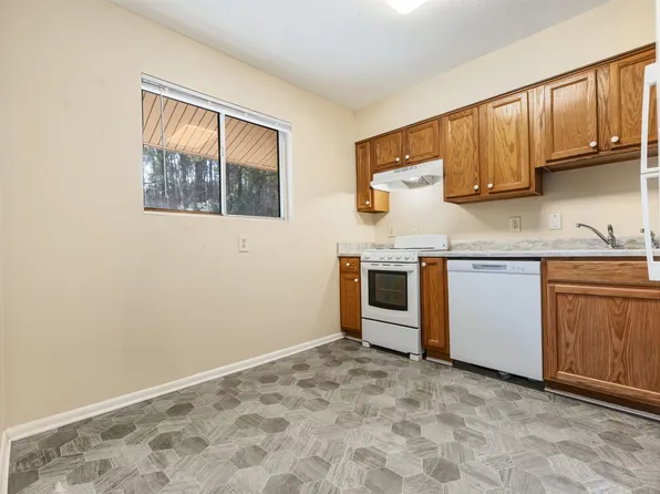 6 Shepherd Ln #D, Chapel Hill, NC 27514