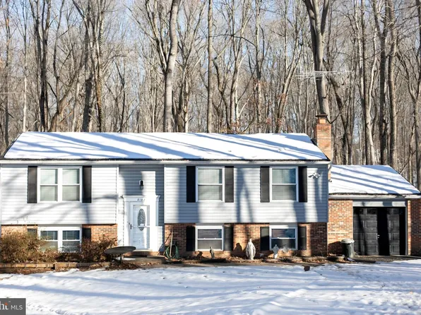 8142 Raphiel Ct, Manassas, VA 20112