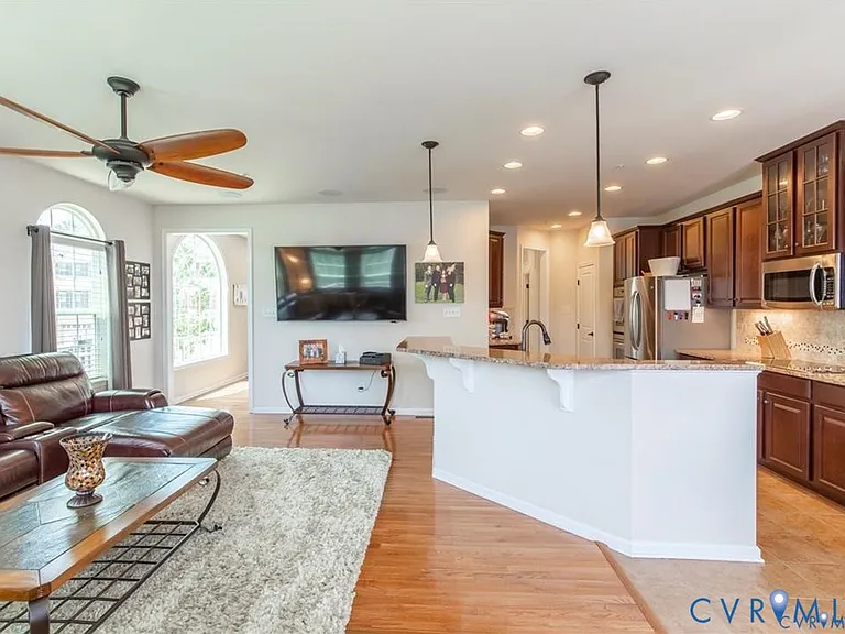411 Siena Ln — Photo 16