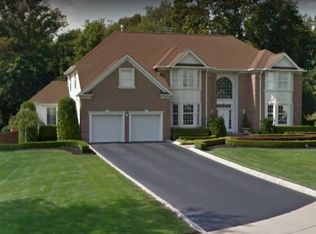 18 Wildflower Ct, Manalapan, NJ
