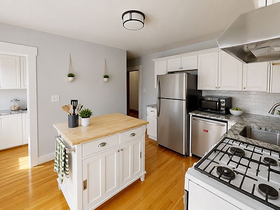 3rd image of 19 Auburndale Ave