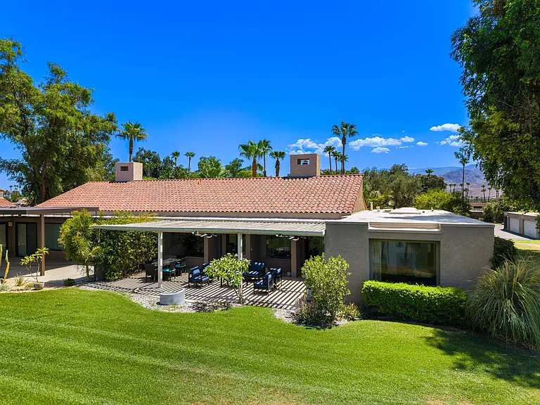 521 Desert West Dr — Photo 8