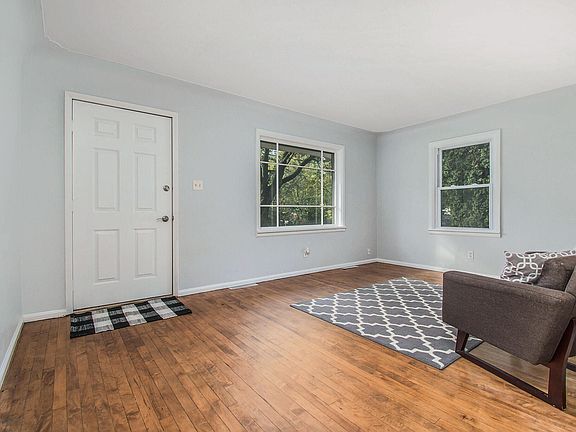 5th image of 608 Wellington Ave