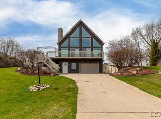 7567 Hillcrest Ave, Manitou Beach, MI 49253