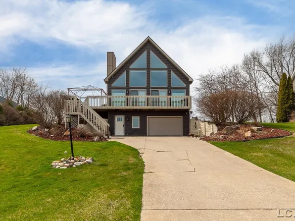 7567 Hillcrest Ave, Manitou Beach, MI 49253