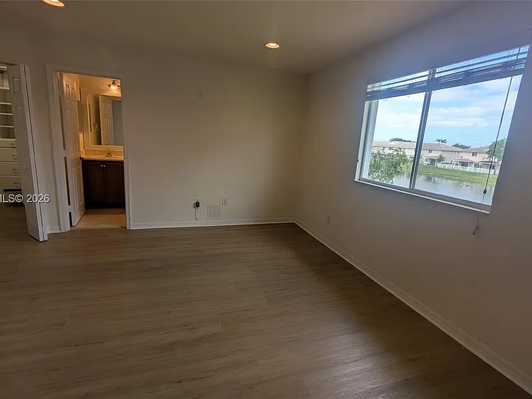 5910 Royal Way #---- — Photo 5