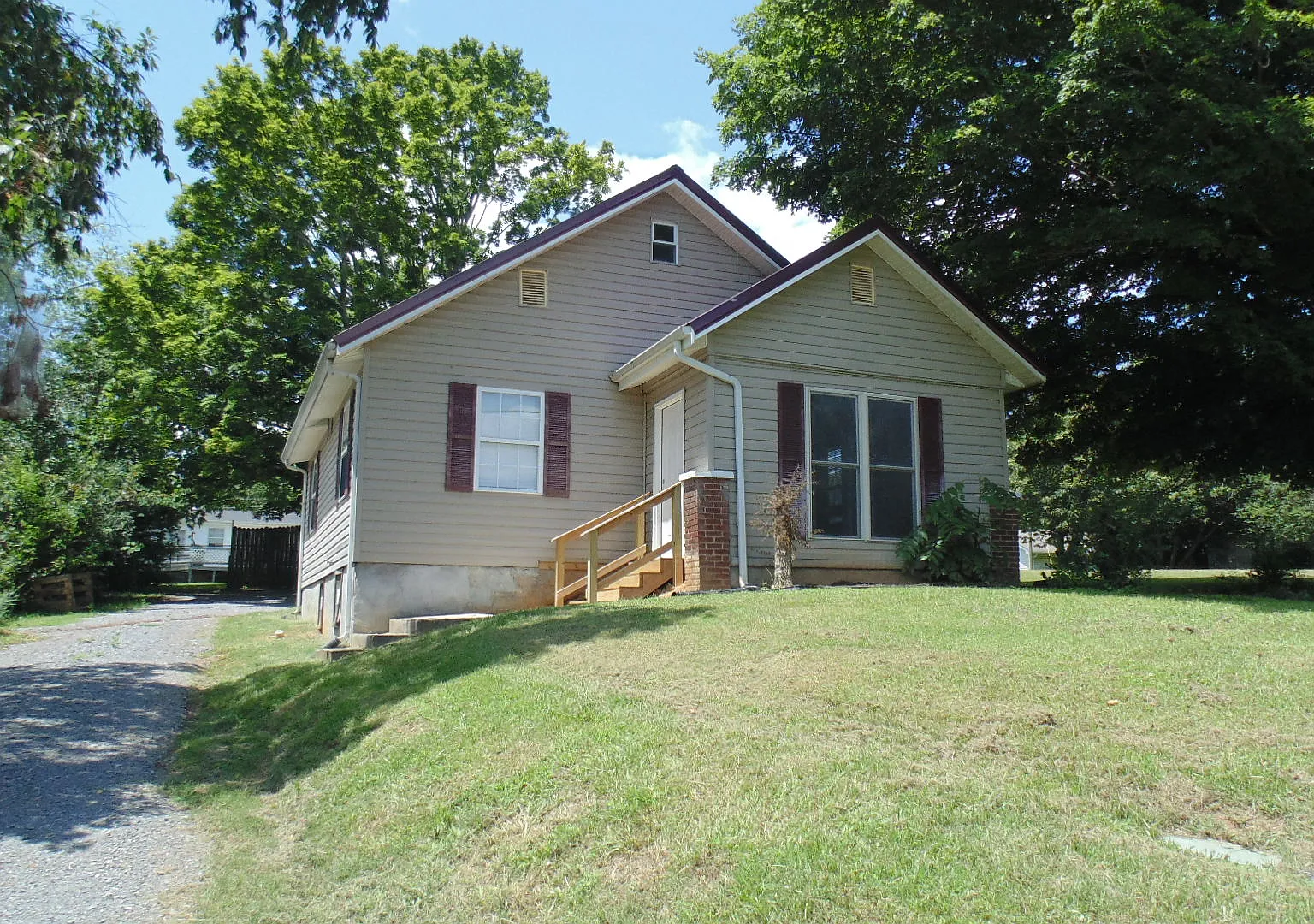 706 N Burn Rd - 1 — Photo 1