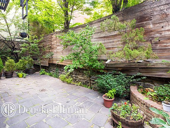 2nd image of 455 W 43rd St APT 1A