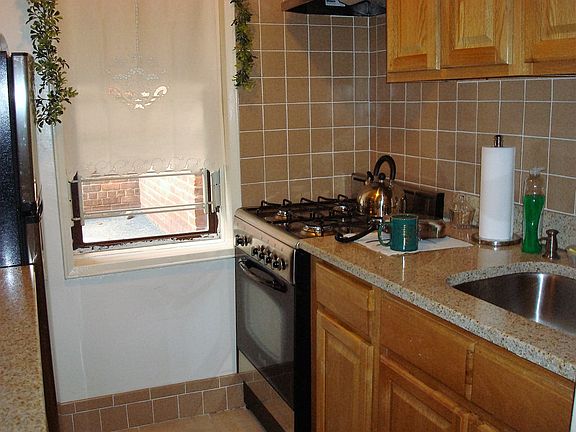 3rd image of 678 Warburton Ave APT 2A