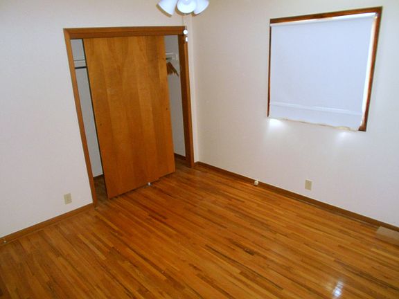 5th image of 915 E 13th Ave