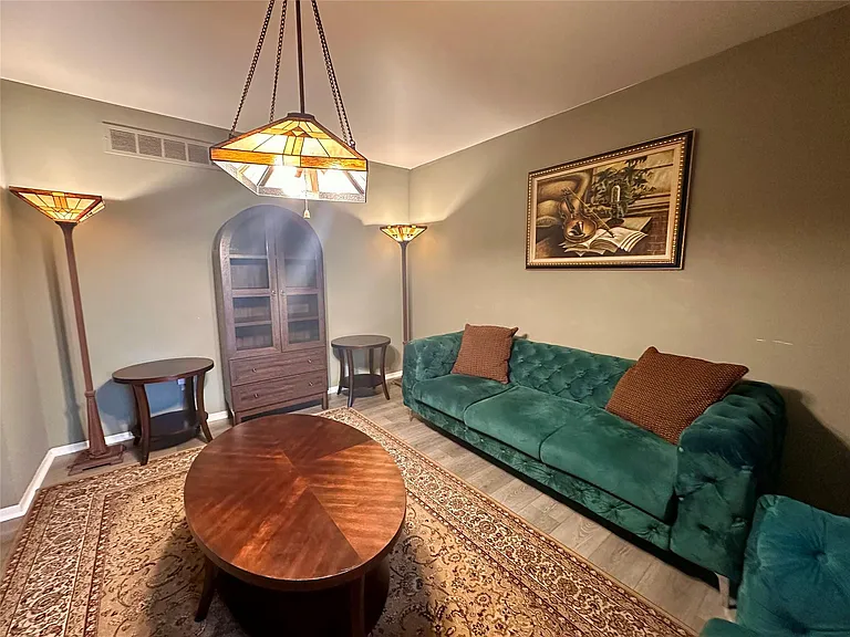 6942 Leslee Crest Dr — Photo 7