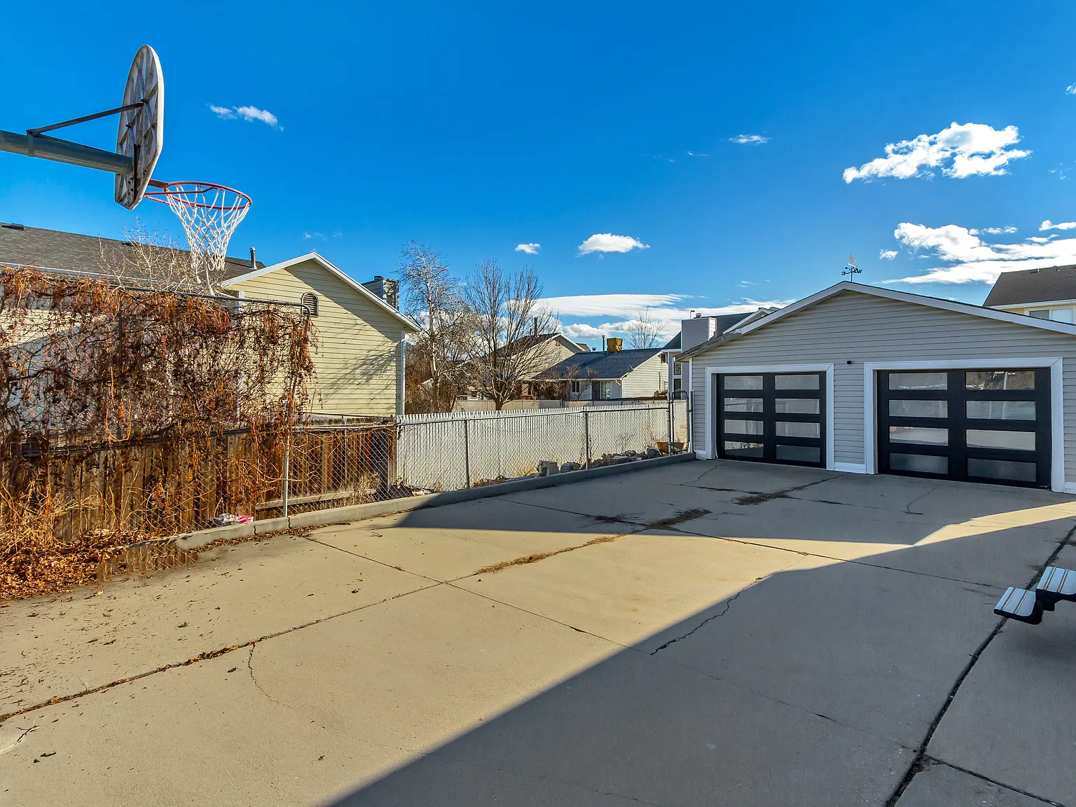 5 bed, 2555 sqft, $3,495 — Photo 3