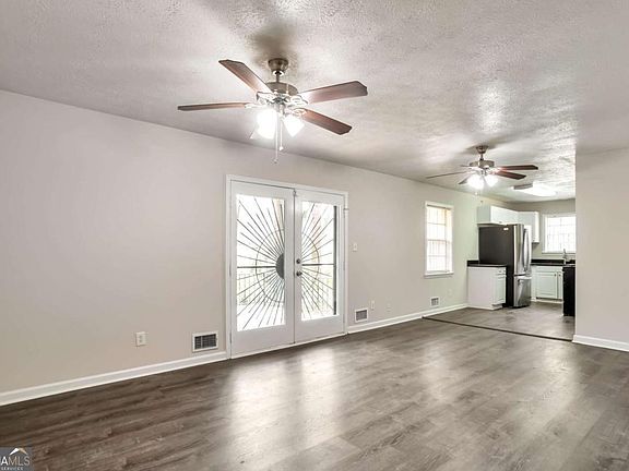 5th image of 2912 Knollview Dr