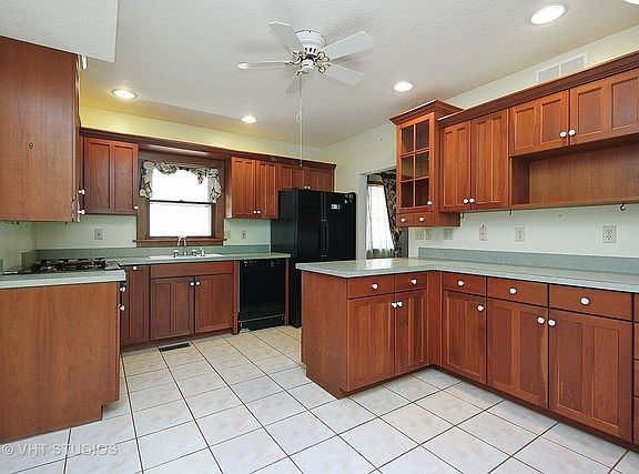 4th image of 211 W Curtis St