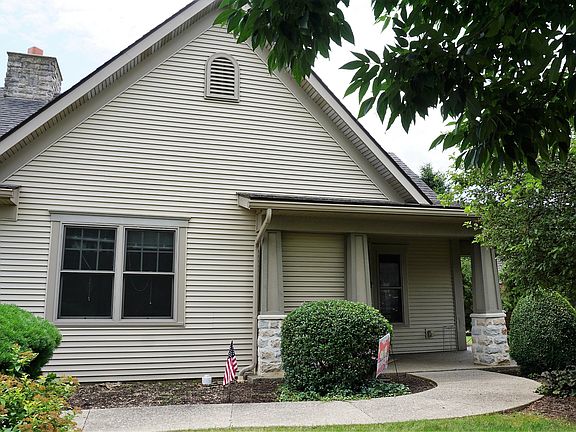 2nd image of 423 Cottage Grv W