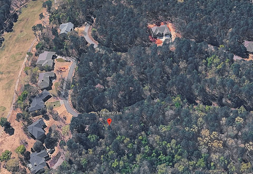 2nd image of 16 Biarritz Ln