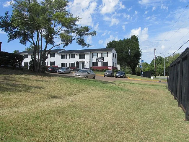Southern Oaks Apartments — Photo 1