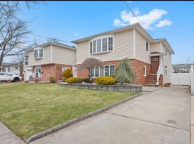 453 Genesee Ave, Staten Island, NY