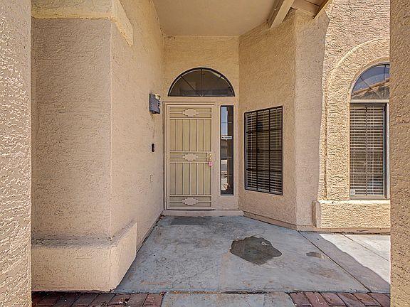 4th image of 3103 N Meadow Ln