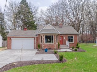 6067 Fitch Rd, North Olmsted, OH 44070