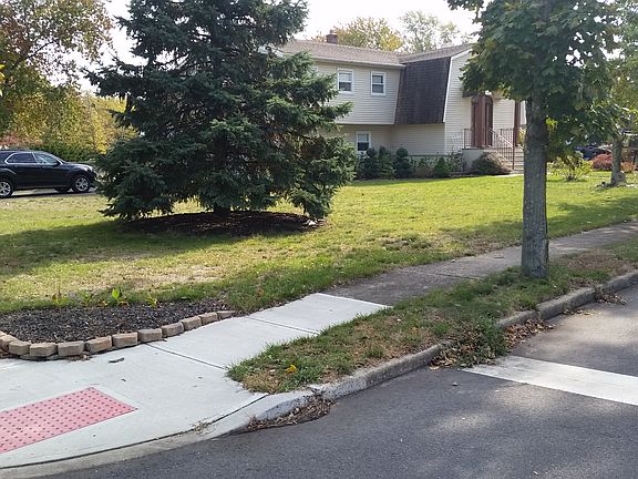 3rd image of 300 Lynwood Pl