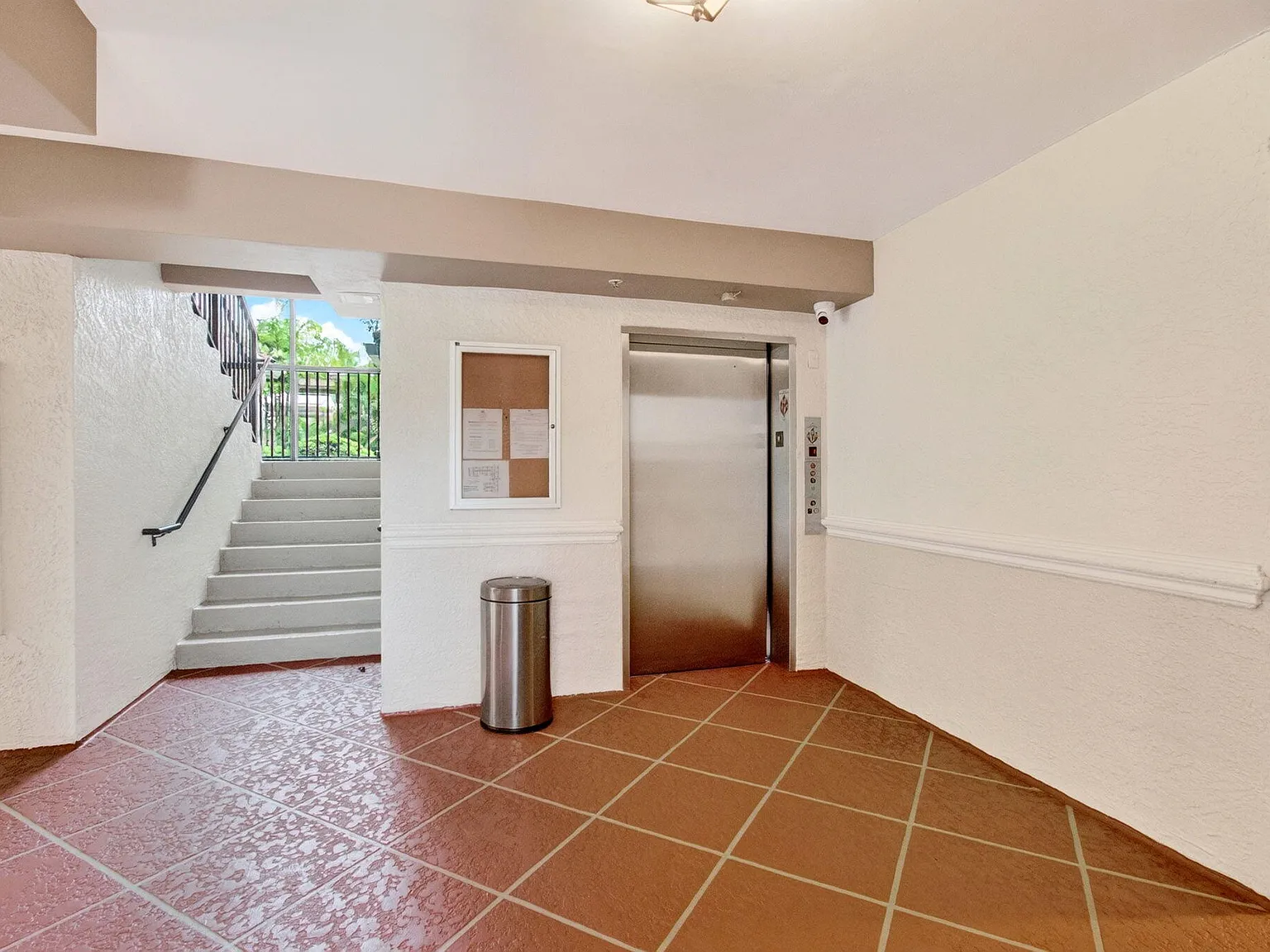 2 bed, 2.0 bath, 1131 sqft, $3,000 — Photo 3