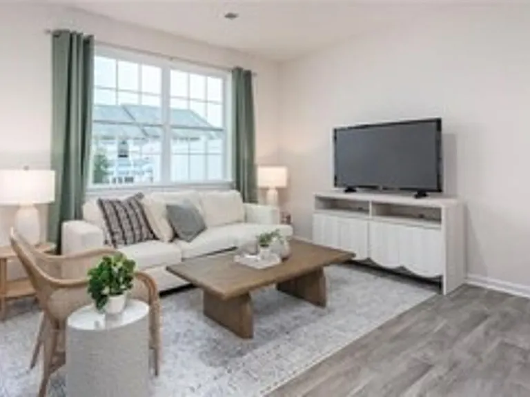 1707 Komondor Trl — Photo 14