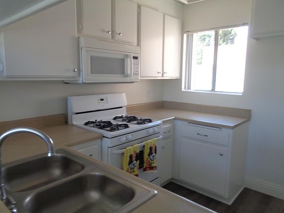 3rd image of 820 Redondo Ave
