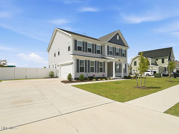 3rd image of 307 Arbormoor Lane